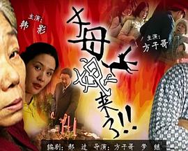 看靠在男生肩上